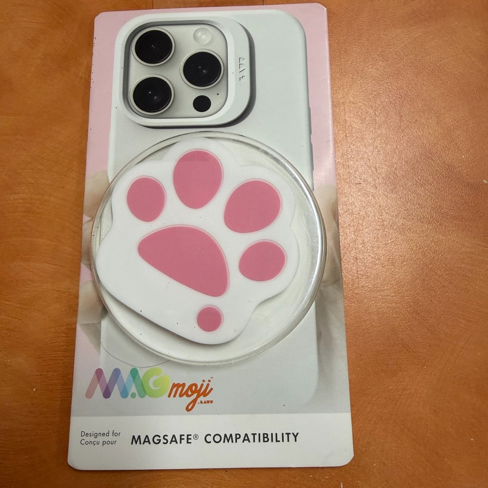 Laut Pink Paw Phone Stylish Accessory for MagSafe